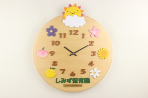 卒園記念品：園様のイメージキャラクターとクラス名をお入れした丸い掛け時計