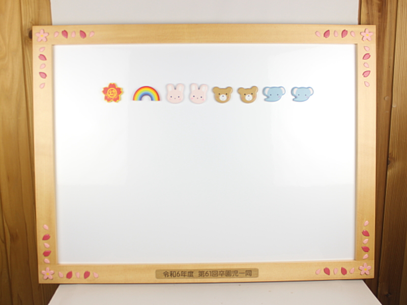 �ԏ�����c�t���l�̑����L�O�̃z���C�g�{�[�h